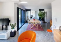 Le design de la construction est tout en légèreté malgré une maison très spacieuse