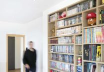 Le mobilier épuré et optimisé de la maison fait toute la différence et permet un design contemporain en adéquation avec l'architecture de la maison