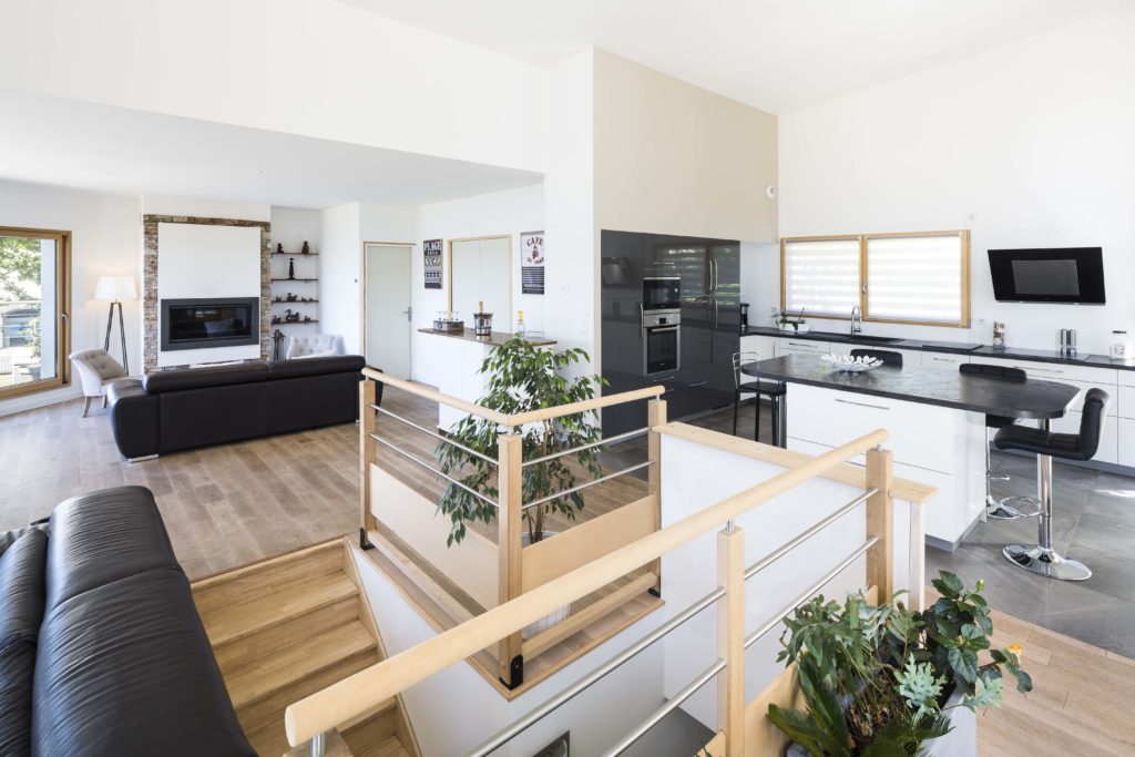 A l'étage, les différents espaces s'organisent autour de la terrasse et sa magnifique vue