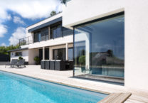 Maison avec balcon et piscine