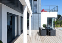 Maison avec balcon et piscine