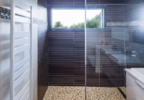 Maison avec balcon et piscine