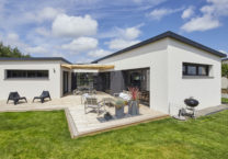 construction-maison-neuve-traditionnelle-terrasse-bois-finistere