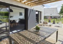 pergola-terrasse-bois-maison-traditionnelle