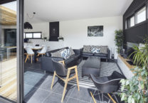salon-ouvert-maison-traditionnelle-design