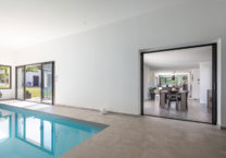 piscine-interieure-maison-contemporaine-trecobat
