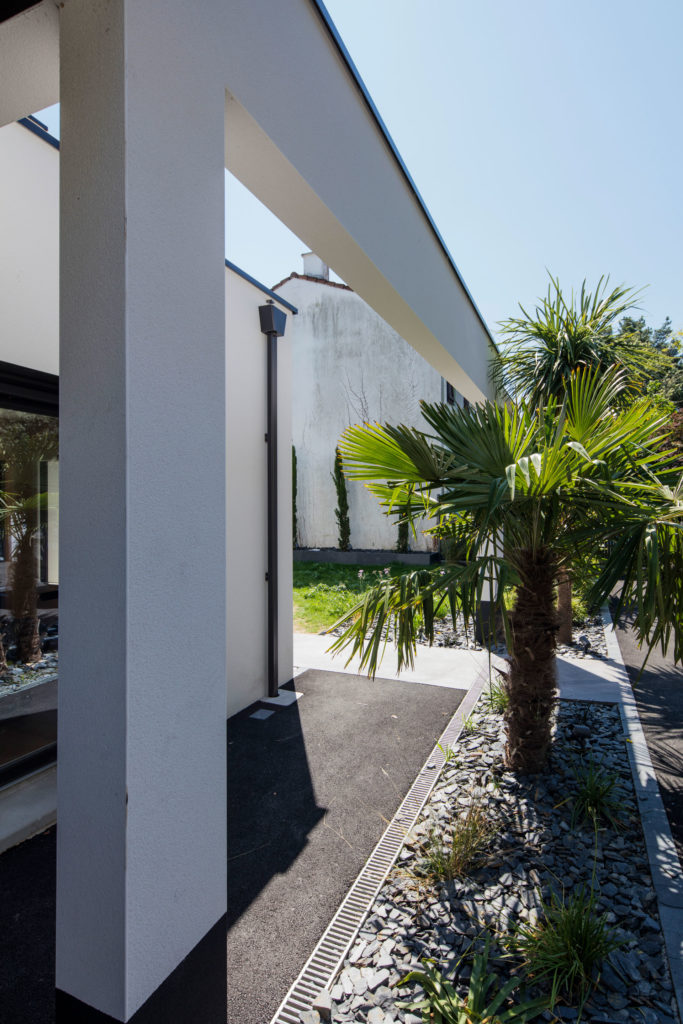 allée-exterieur-de-maison-