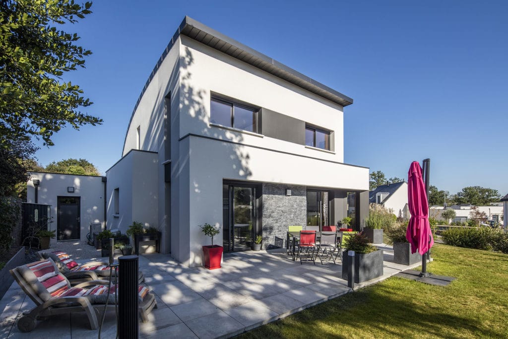 Maison moderne vue du jardin
