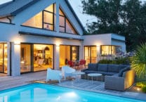 maison-piscine-nuit-trecobat-56