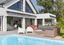 maison-trecobat-piscine-terrasse-morbihan