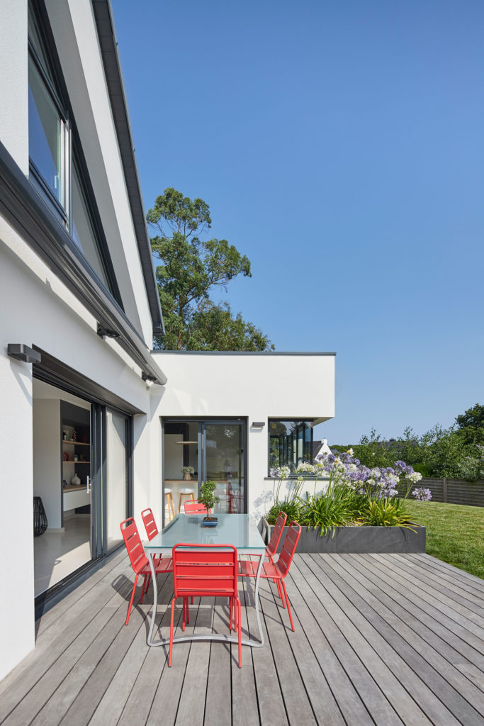 terrasse-extérieure-maison-trecobat-morbihan