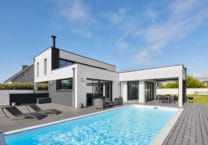 maison-contemporaine-piscine-enterrée-