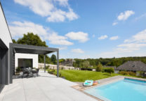 extérieur-jardin-piscine-maison-