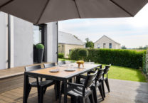 coin-repas-extérieur-maison-trecobat-rennes
