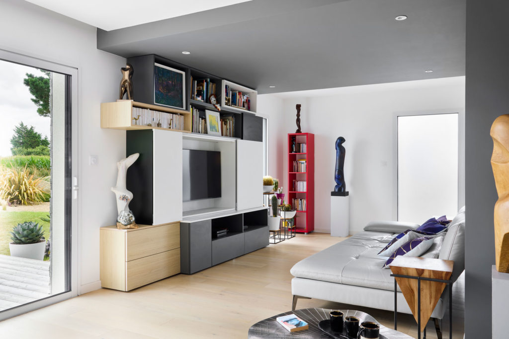 salon-TV-intérieur-maison-