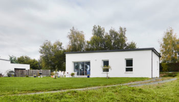 Petite maison de plain-pied avec jardin