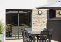 espace-repas-extérieur-maison-
