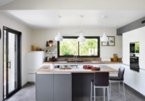 cuisine-ouverte-maison-trecobat-nantes