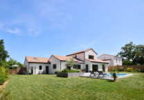 maison-étage-piscine-enterrée-trecobat-