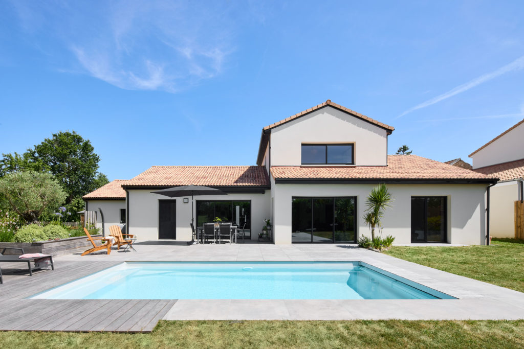 piscine-terrasse-extérieure-maison-