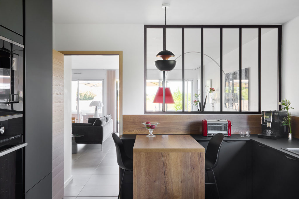 maison-noir-bois-mat