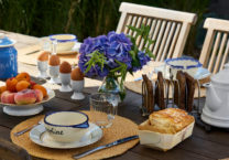 petit-déjeuner-terrasse-maison-