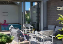 salon-abrité-maison-