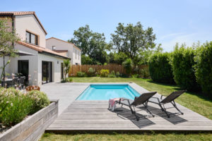 extérieur-piscine-jardin-maison-