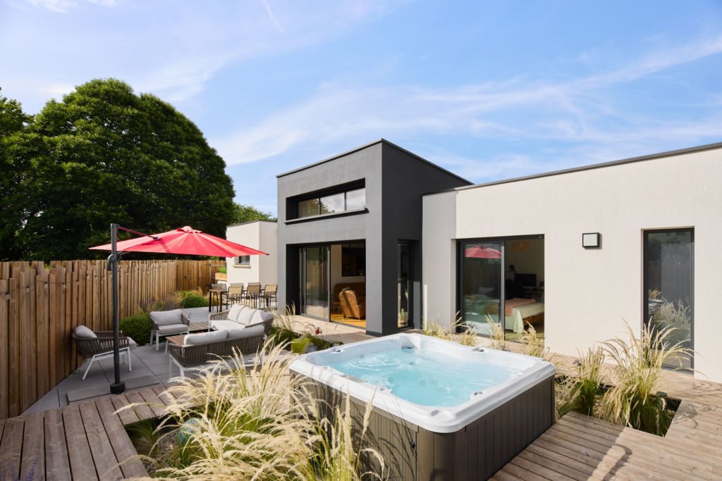 maison-jardin-jacuzzi
