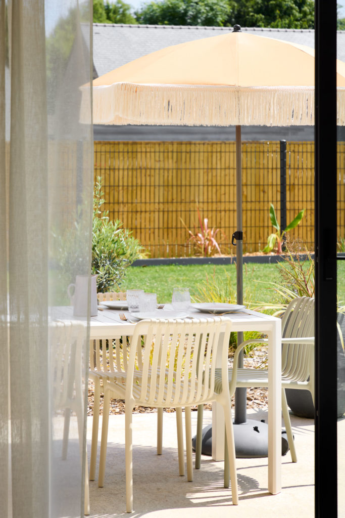 table-extérieure-maison-