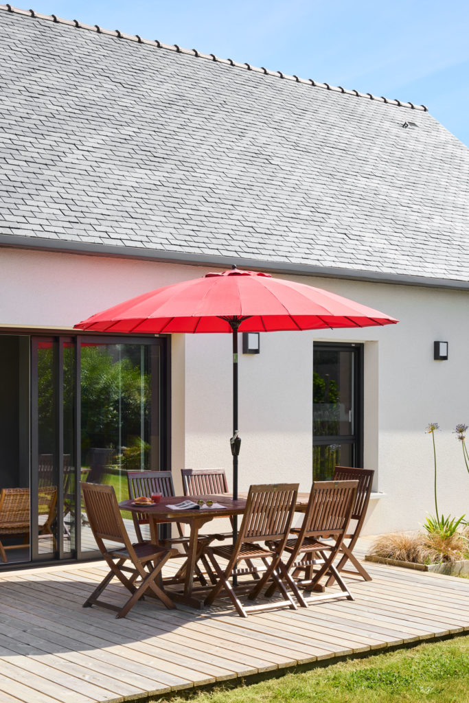 terrasse-bois-espace-repas-extérieur