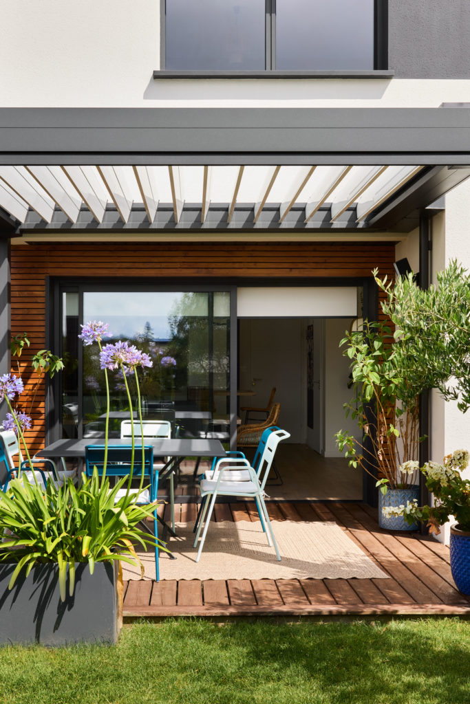 terrasse-espace-repas-maison-neuve
