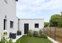 Maison-contemporaine-garage-piscine-trecobat-ext-2