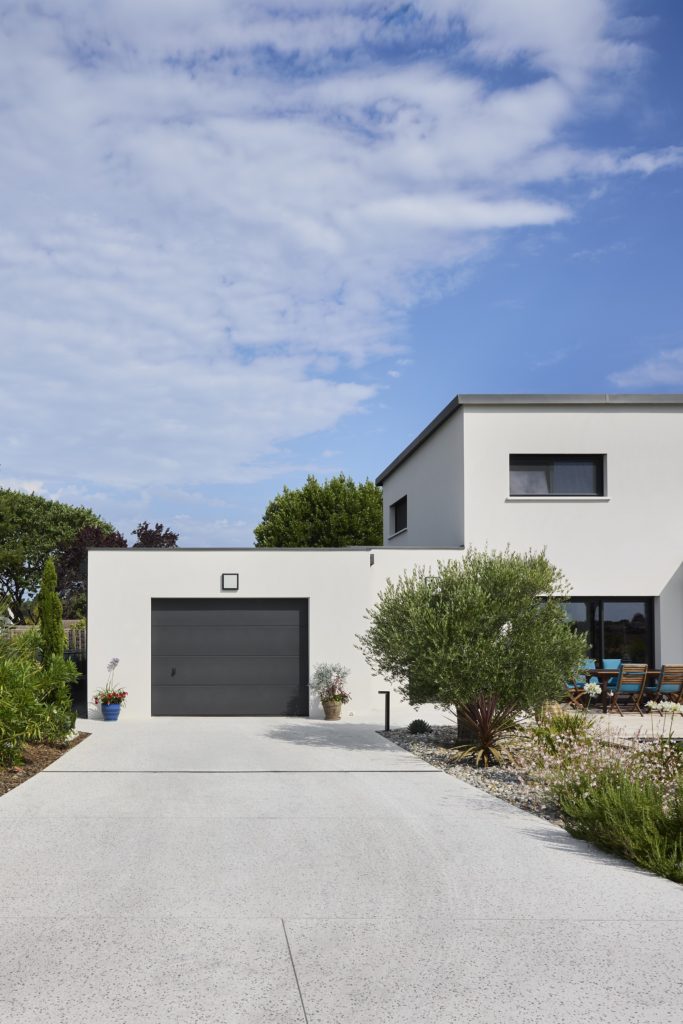 Maison-contemporaine-garage-piscine-trecobat-extbis