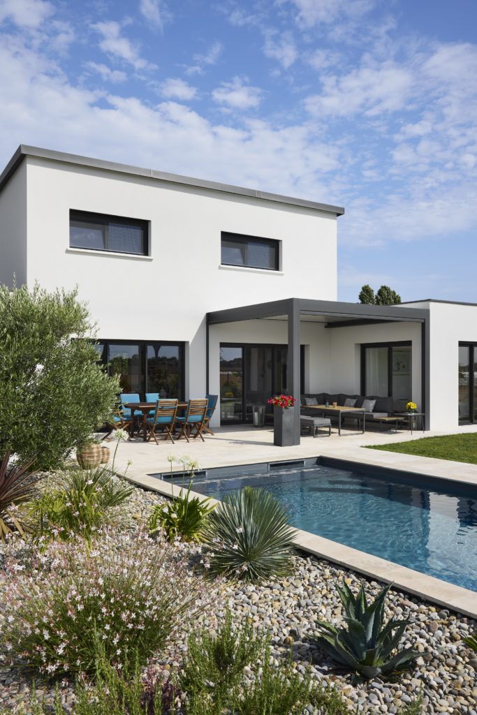 Maison-contemporaine-piscine-trecobat