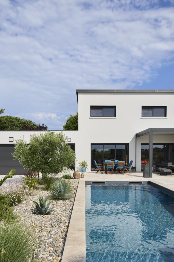 Maison-contemporaine-piscine-trecobat-ext