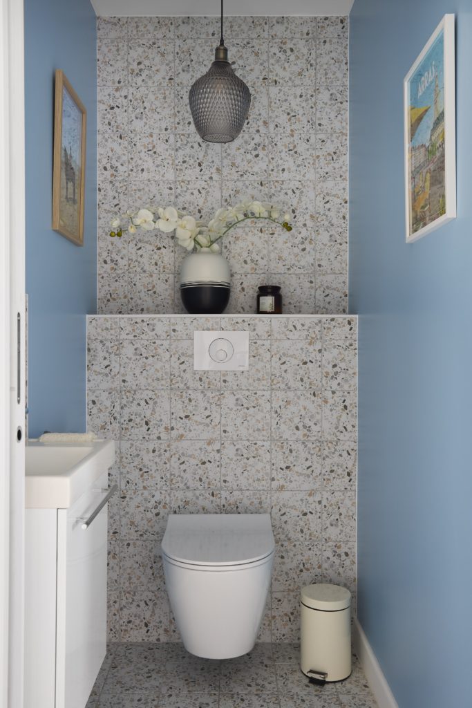 Toilettes-maison-contemporaine-piscine-trecobat