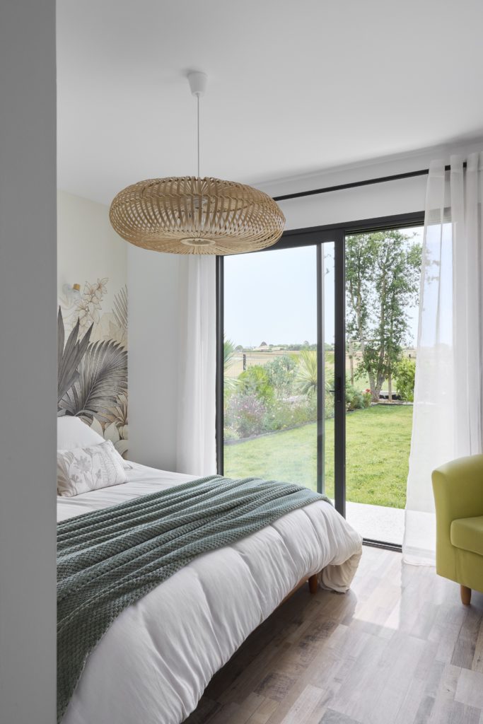 chambre-maison-contemporaine-piscine-trecobat
