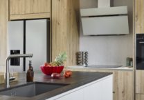 cuisine-maison-contemporaine-garage-piscine-trecobat-focus