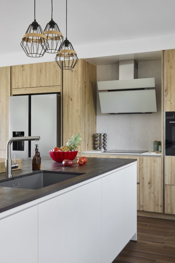 cuisine-maison-contemporaine-garage-piscine-trecobat-focus
