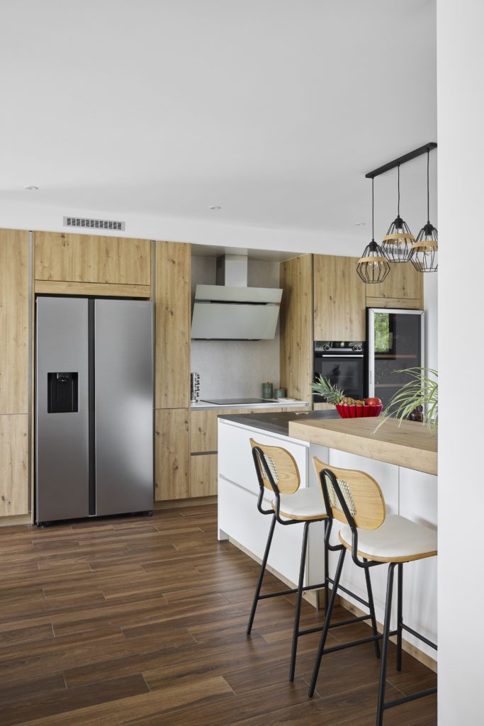 cuisine-maison-contemporaine-garage-piscine-trecobat-int